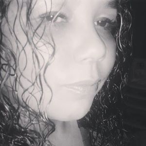 Meet your Posher, Lorie